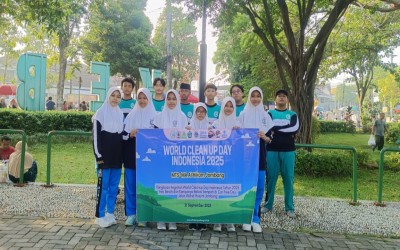 Siswa-Siswi MTs dan MA Al Hikam Jatirejo Turut Serta dalam Aksi World Cleanup Day 2025 di Jombang