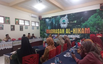 Matangkan Persiapan Ramadan dan Agenda Semester Genap, MTs-MA Al Hikam Jombang Gelar Rapat Koordinasi di Ruang Adiwiyata